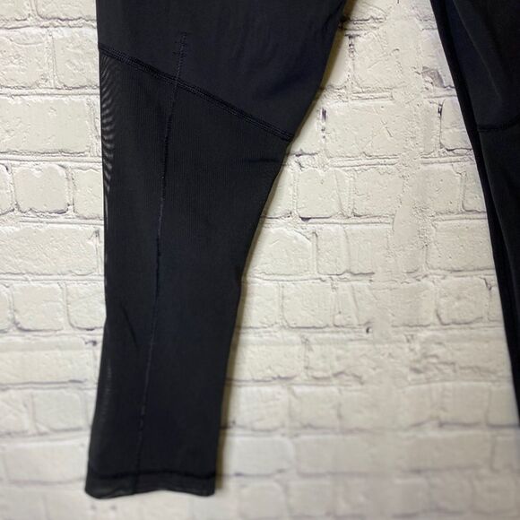 Lululemon Black Breathe Easy Crop Legging Size 4 - Picture 9 of 9